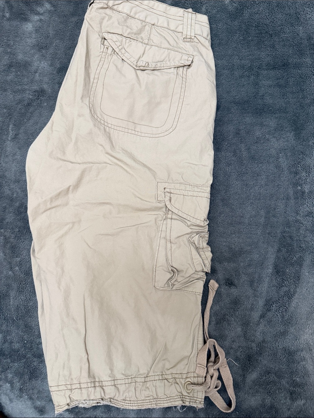 Aeropostale Men's Beige/Tan Cargo Shorts with Multiple Pockets - Picture 5 of 5